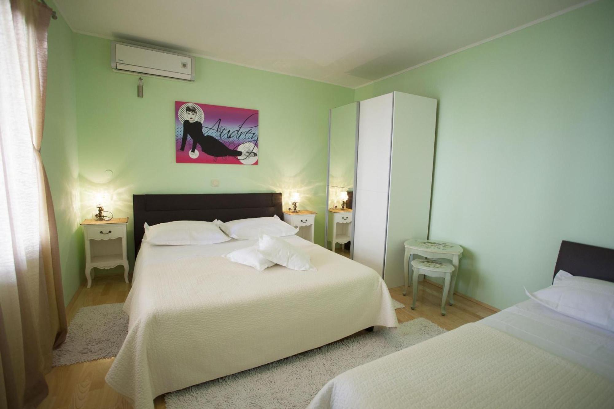 Apartment Komfortable Mit Terrasse In Bidol *