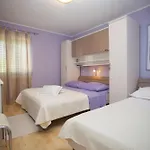 Komfortable Ferienwohnung Mit Terrasse In Bidol