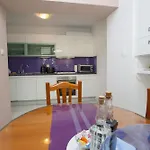 Komfortable Ferienwohnung Mit Terrasse In Bidol