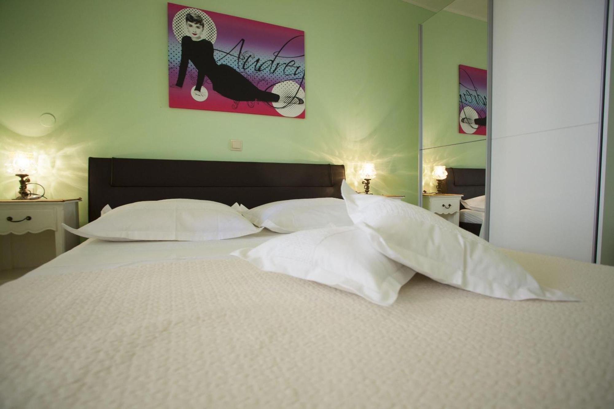 Komfortable Mit Terrasse In Bidol Apartment Makarska