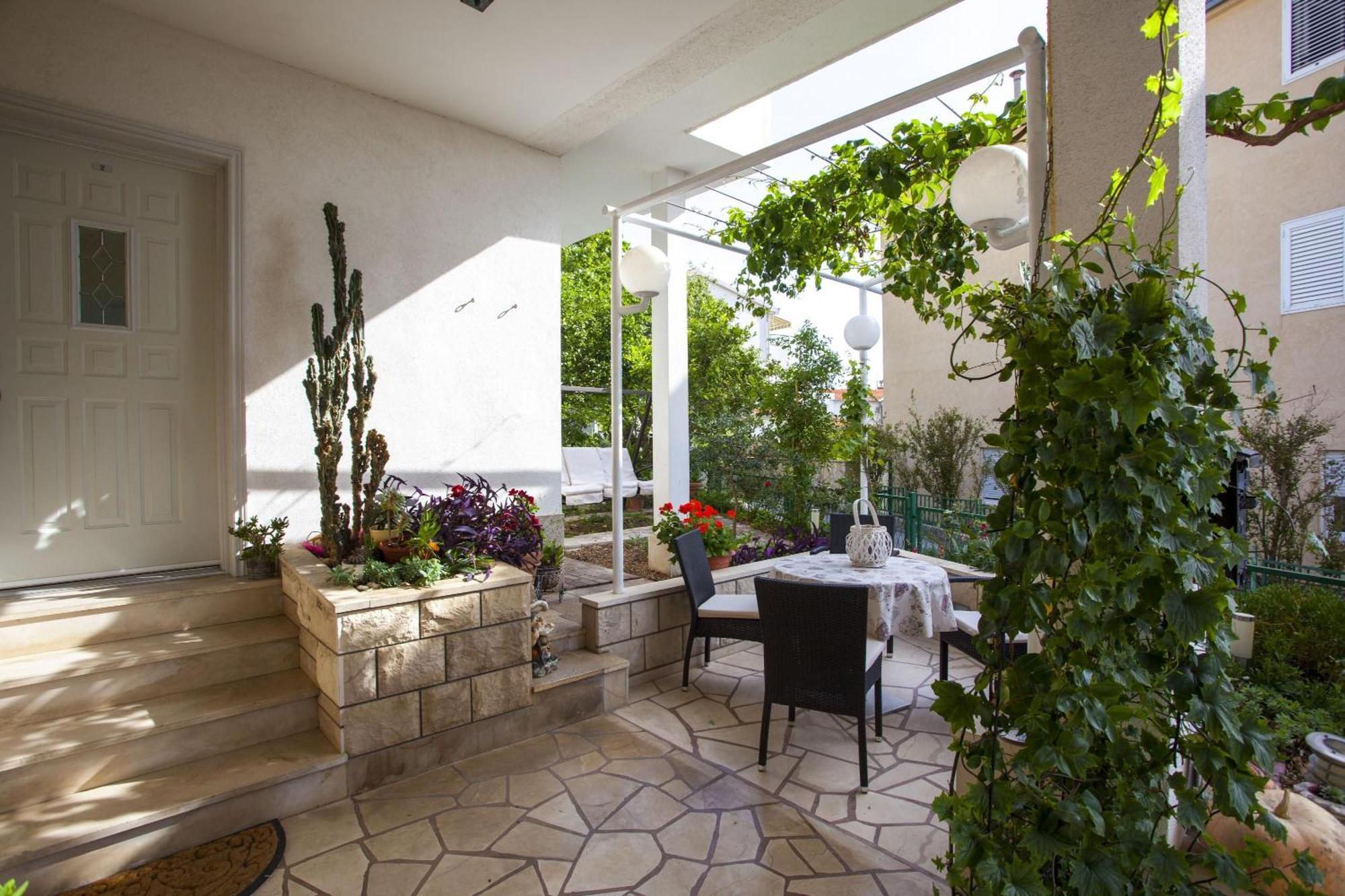Komfortable Mit Terrasse In Bidol Apartment