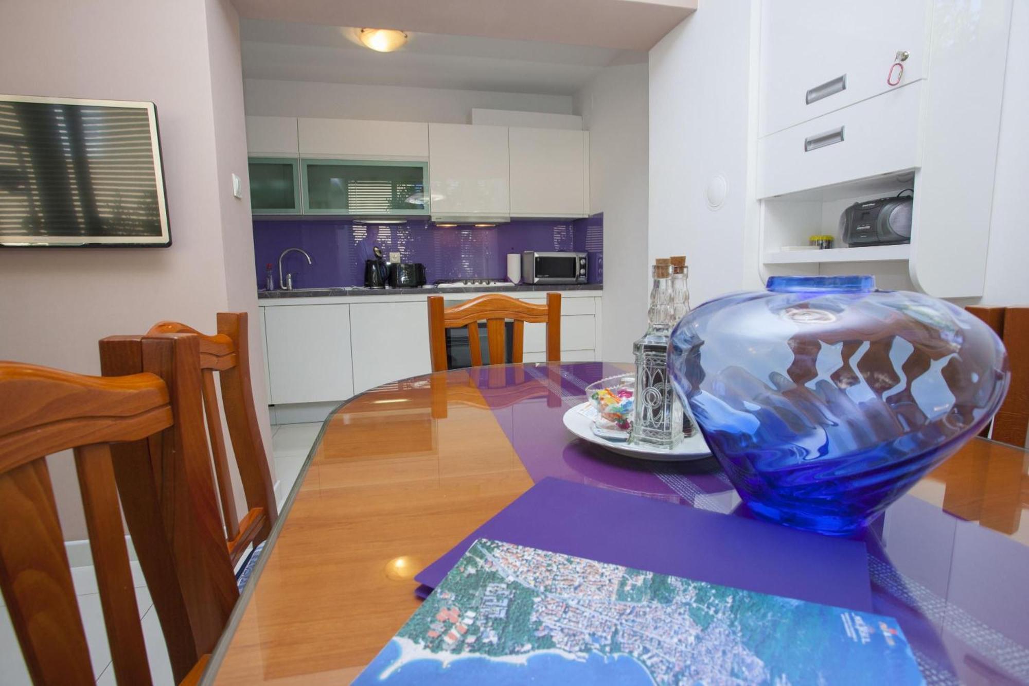 Apartment Komfortable Mit Terrasse In Bidol