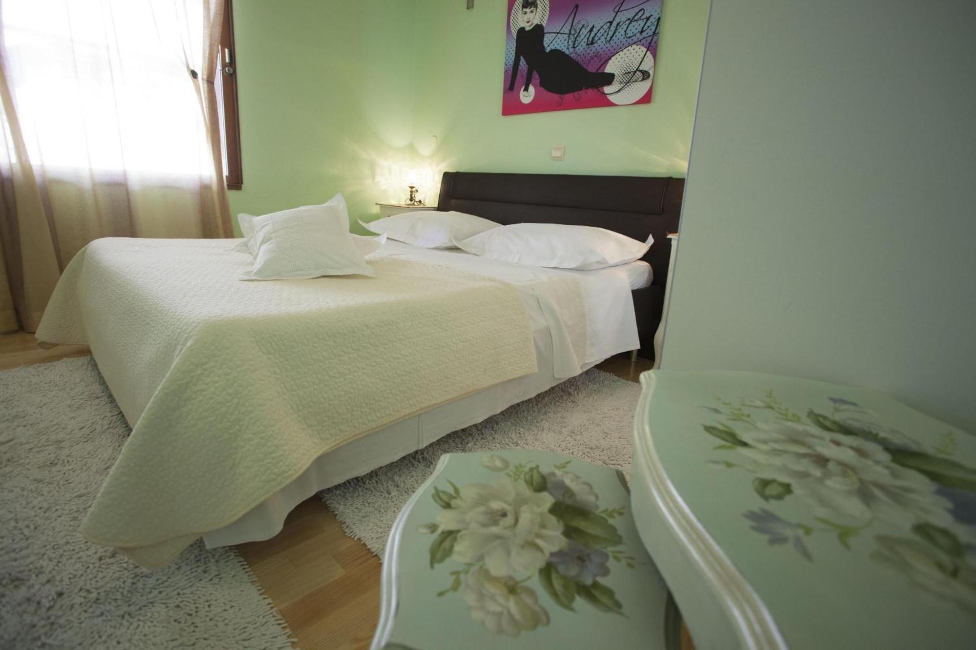 Apartment Komfortable Mit Terrasse In Bidol Makarska